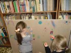 Był raz sobie taki mur… zajęcia czytelnicze dla sześciolatków z Kościelca na podstawie książki Rafała Witka Mur. O historii powojennego Berlina